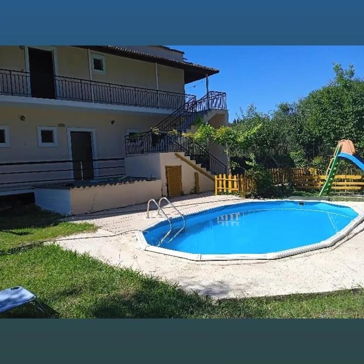 Georgina Family Apartments Mesongí Eksteriør bilde